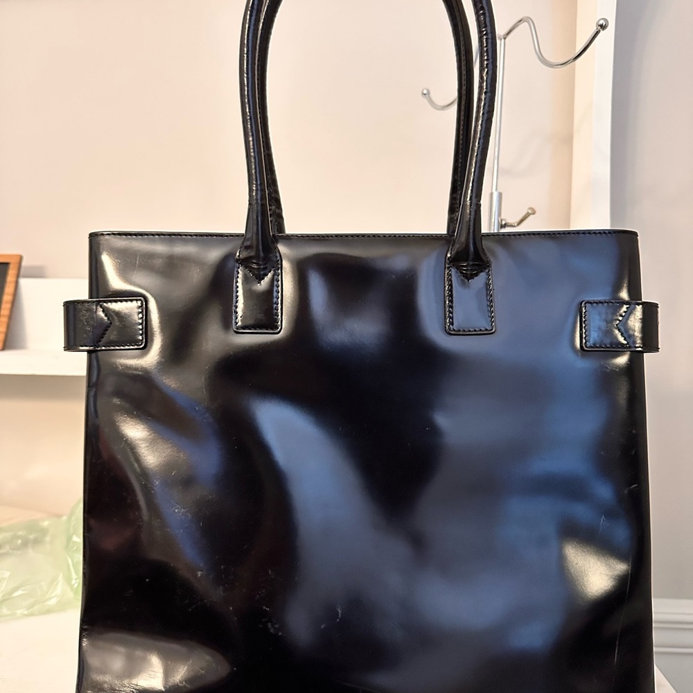 Gucci Shiny Black Leather Tote